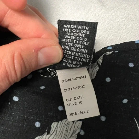 Torrid Black Feather Print Distressed Fringed Hem Lightweight Blouse Plus Size 3 - Picture 6 of 10